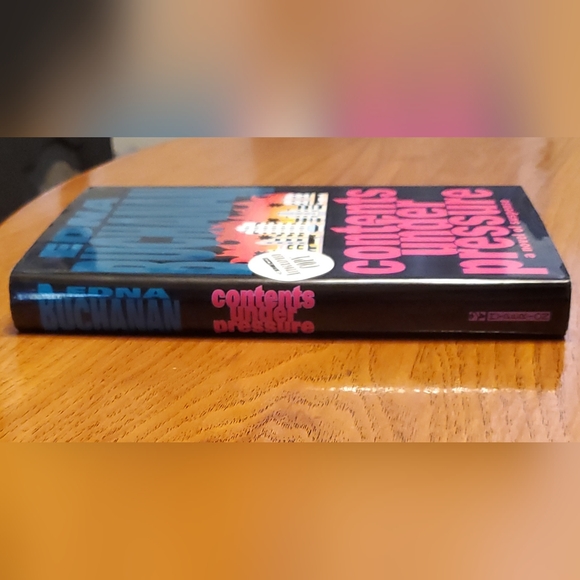 Autographed book by Edna Buchanan, Contents Under Pressure, Hardback. - Picture 2 of 7